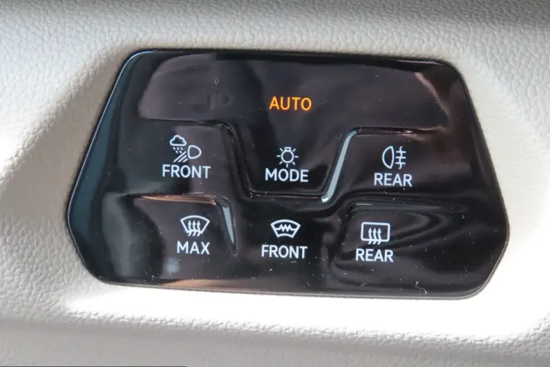 Volkswagen T7 Multivan din 2025 cu 3.500 km - oferta VOL231252 - foto 19