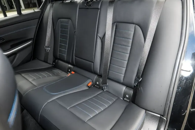 BMW 330 (Seria 3) din 2025 cu 21.506 km - oferta BMW231282 - foto 16