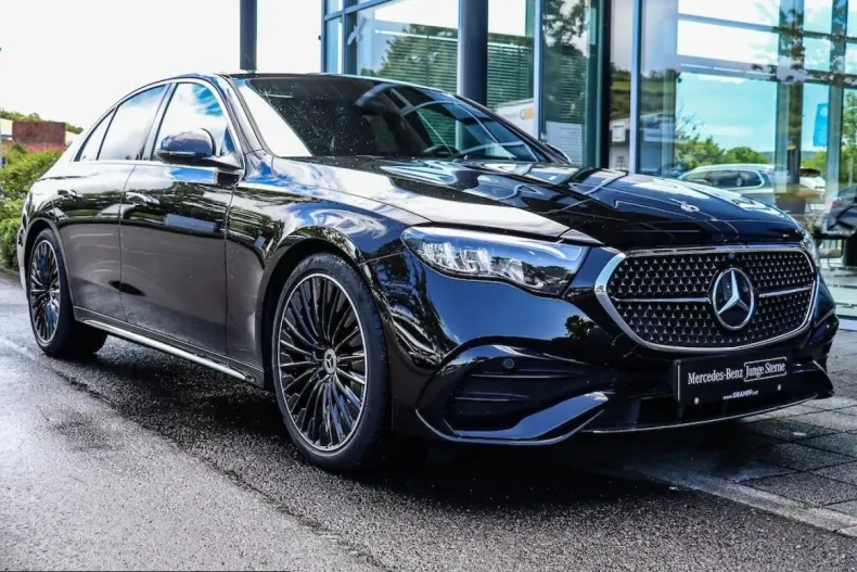 Mercedes-Benz E 220 (Clasa E) din 2025 cu 21.700 km - oferta MER231340 - foto 1