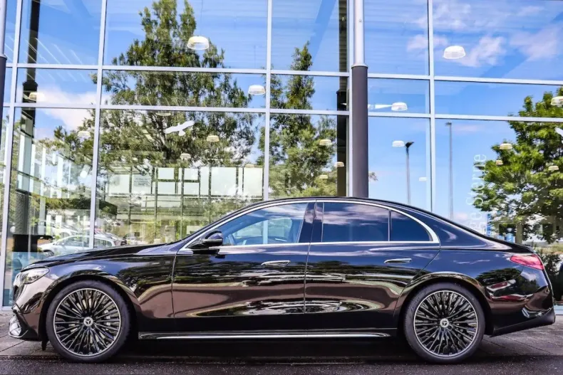 Mercedes-Benz E 220 (Clasa E) din 2025 cu 21.700 km - oferta MER231340 - foto 2