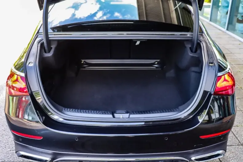 Mercedes-Benz E 220 (Clasa E) din 2025 cu 21.700 km - oferta MER231340 - foto 6