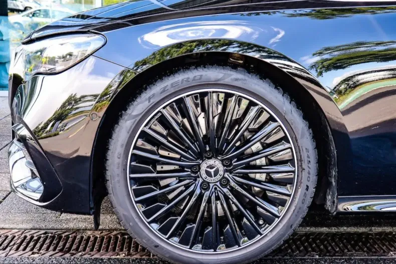 Mercedes-Benz E 220 (Clasa E) din 2025 cu 21.700 km - oferta MER231340 - foto 10