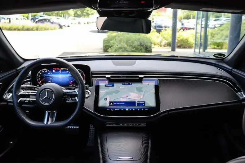 Mercedes-Benz E 220 (Clasa E) din 2025 cu 21.700 km - oferta MER231340 - foto 13