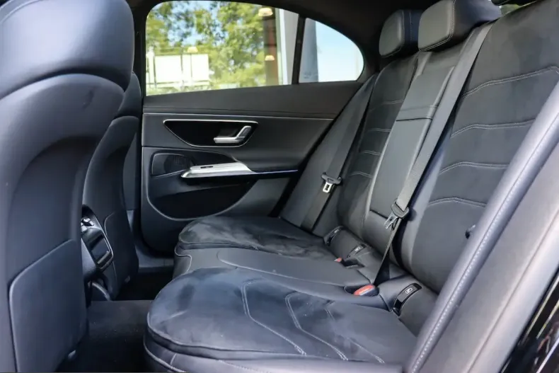 Mercedes-Benz E 220 (Clasa E) din 2025 cu 21.700 km - oferta MER231340 - foto 25