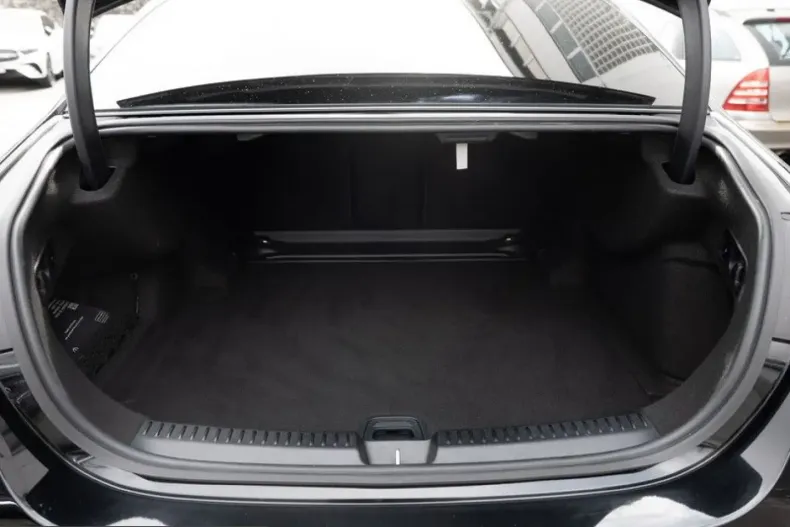 Mercedes-Benz E 450 (Clasa E) din 2025 cu 26.460 km - oferta MER231345 - foto 6