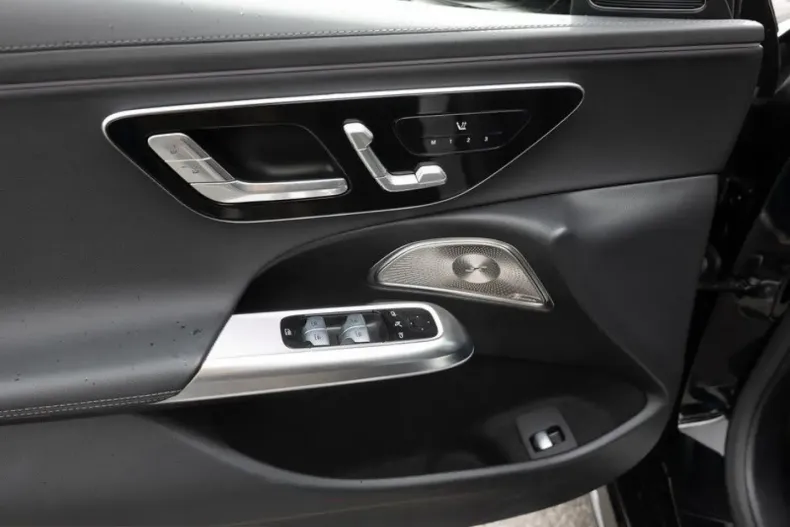 Mercedes-Benz E 450 (Clasa E) din 2025 cu 26.460 km - oferta MER231345 - foto 20