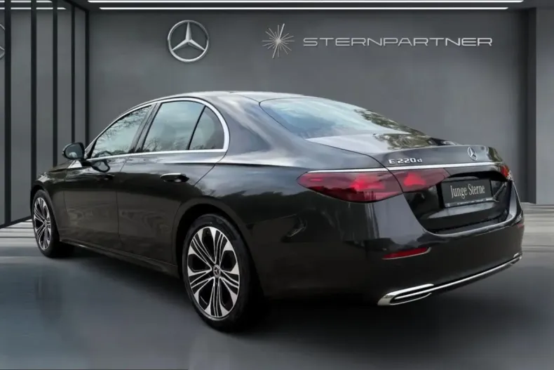 Mercedes-Benz E 220 (Clasa E) din 2025 cu 11.841 km - oferta MER231347 - foto 3