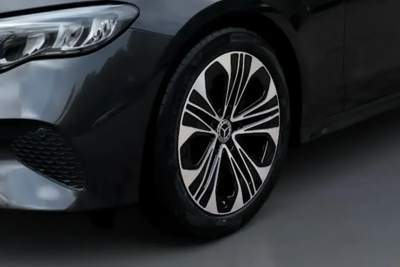 Mercedes-Benz E 220 (Clasa E) din 2025 cu 11.841 km - oferta MER231347 - foto 6
