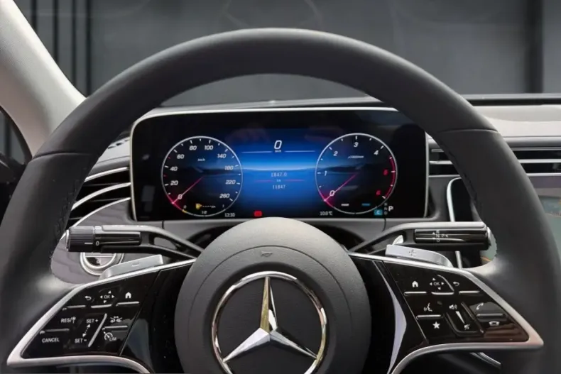 Mercedes-Benz E 220 (Clasa E) din 2025 cu 11.841 km - oferta MER231347 - foto 9