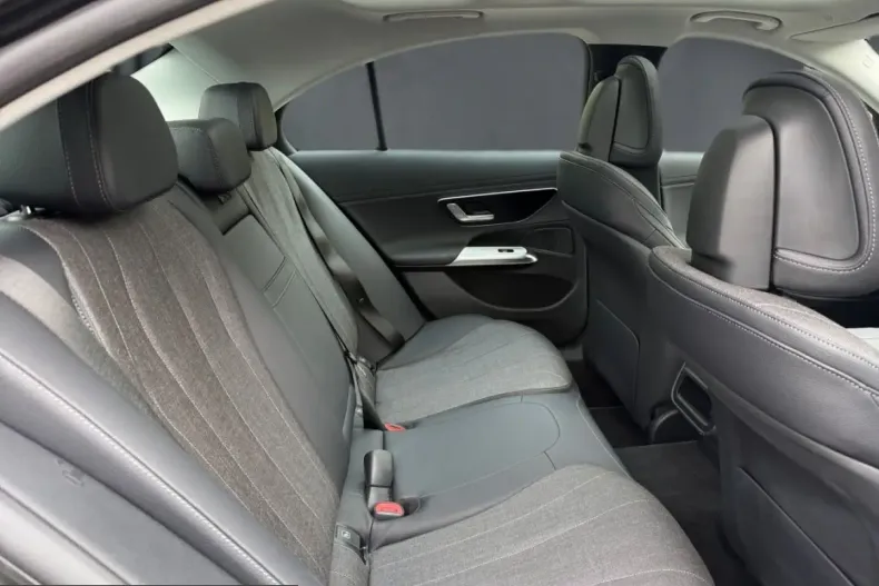 Mercedes-Benz E 220 (Clasa E) din 2025 cu 11.841 km - oferta MER231347 - foto 13