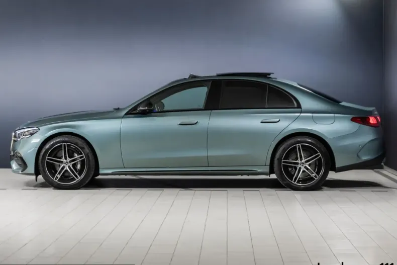 Mercedes-Benz E 300 (Clasa E) din 2025 cu 12.241 km - oferta MER231351 - foto 4