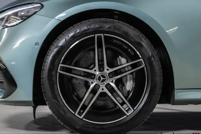 Mercedes-Benz E 300 (Clasa E) din 2025 cu 12.241 km - oferta MER231351 - foto 6