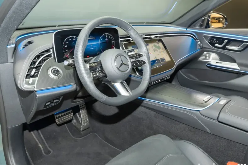 Mercedes-Benz E 300 (Clasa E) din 2025 cu 12.241 km - oferta MER231351 - foto 10