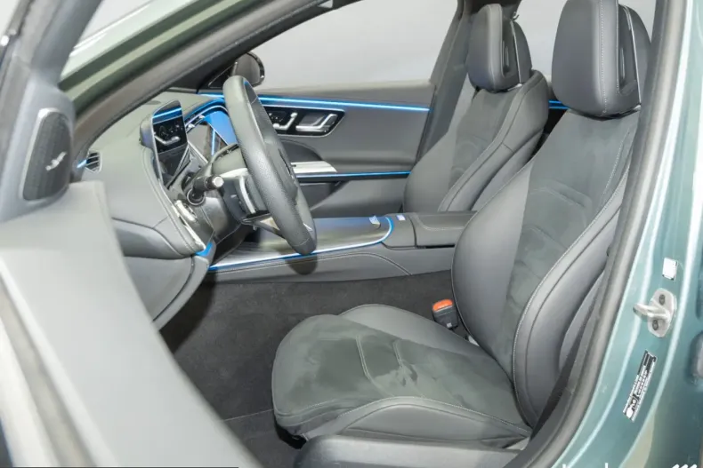 Mercedes-Benz E 300 (Clasa E) din 2025 cu 12.241 km - oferta MER231351 - foto 13