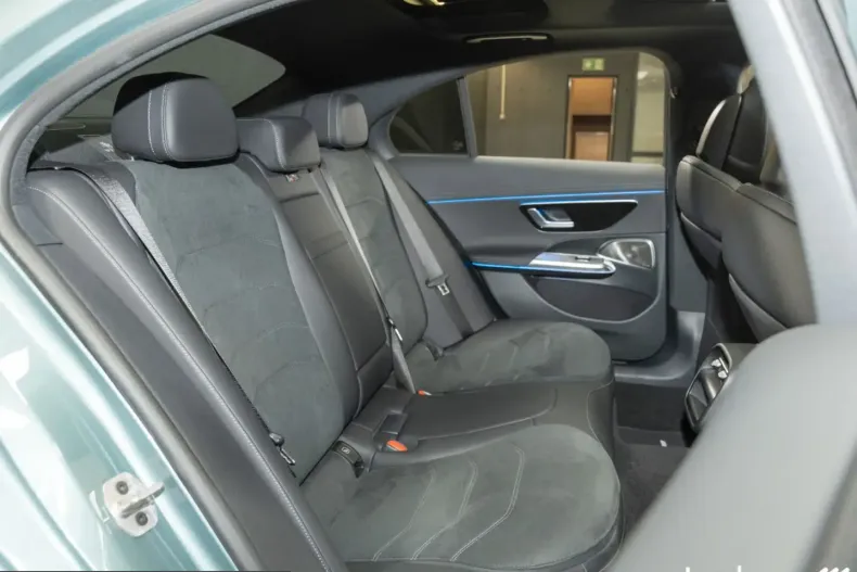 Mercedes-Benz E 300 (Clasa E) din 2025 cu 12.241 km - oferta MER231351 - foto 15