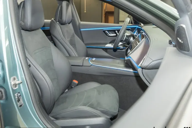 Mercedes-Benz E 300 (Clasa E) din 2025 cu 12.241 km - oferta MER231351 - foto 16