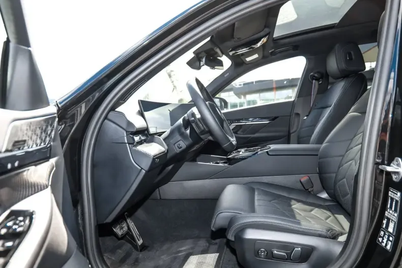 BMW 540 (Seria 5) din 2025 cu 14.350 km - oferta BMW231395 - foto 12