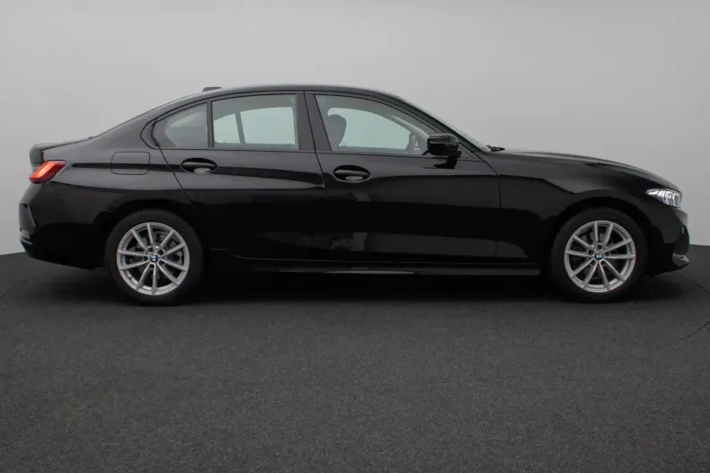 BMW 318i (Seria 3) din 2024 cu 38.625 km - oferta BMW231421 - foto 4