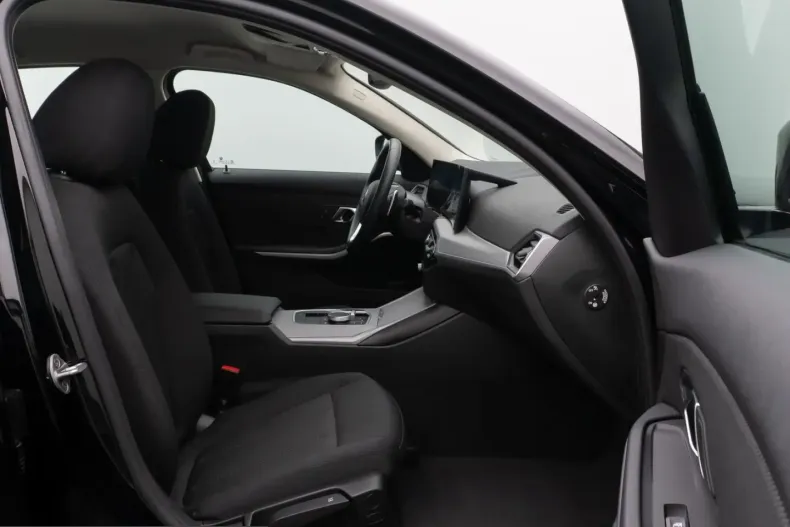 BMW 318i (Seria 3) din 2024 cu 38.625 km - oferta BMW231421 - foto 22