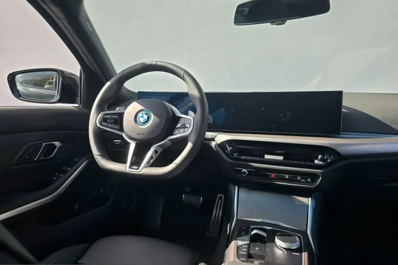 BMW 330 (Seria 3) din 2025 cu 11.999 km - oferta BMW231447 - foto 6