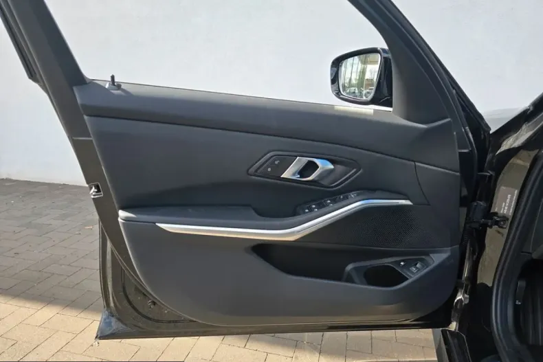 BMW 330 (Seria 3) din 2025 cu 11.999 km - oferta BMW231447 - foto 18