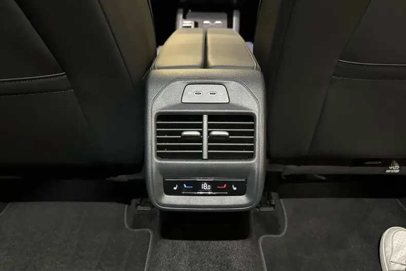 Volkswagen Passat Variant din 2024 cu 17.000 km - oferta VOL231454 - foto 33