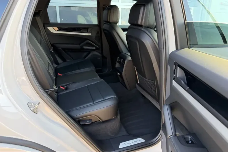 Porsche Cayenne din 2024 cu 13.831 km - oferta POR231513 - foto 20