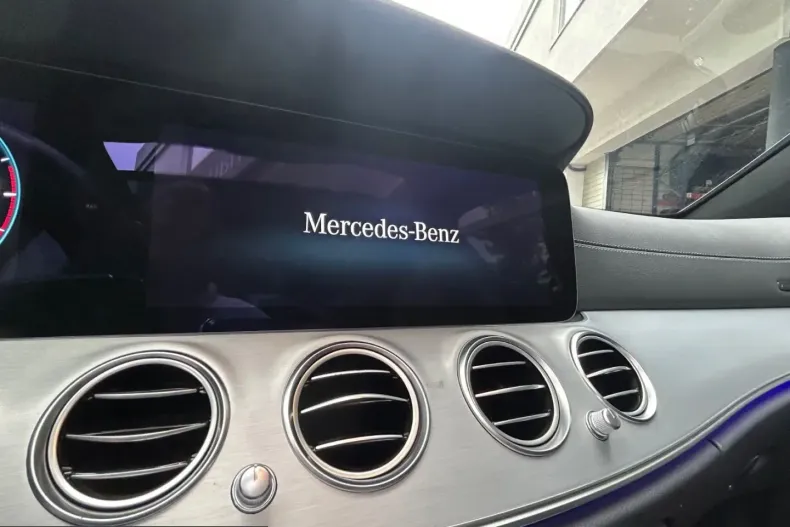 Mercedes-Benz E 220 (Clasa E) din 2024 cu 65.239 km - oferta MER231516 - foto 19
