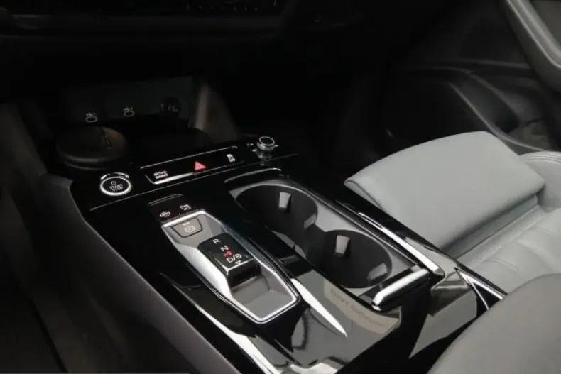 Audi Q6 e-tron din 2024 cu 8.642 km - oferta AUD231525 - foto 21