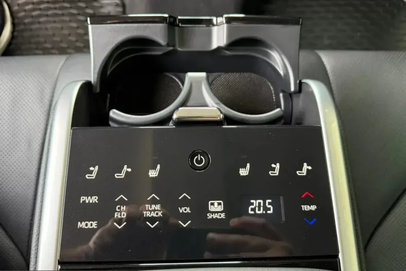 Toyota Camry din 2023 cu 36.810 km - oferta TOY231531 - foto 24