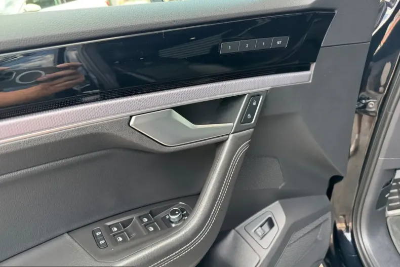 Volkswagen Touareg din 2022 cu 83.122 km - oferta VOL231539 - foto 15