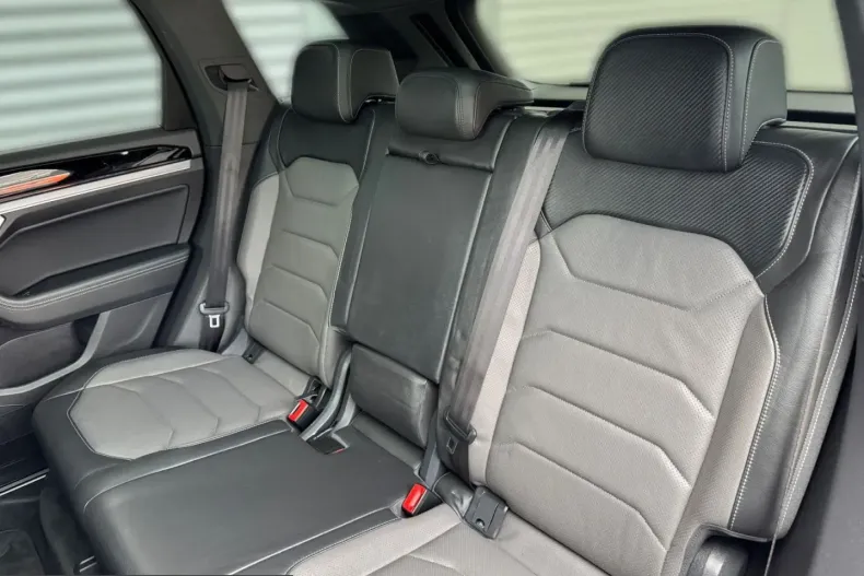 Volkswagen Touareg din 2022 cu 83.122 km - oferta VOL231539 - foto 16