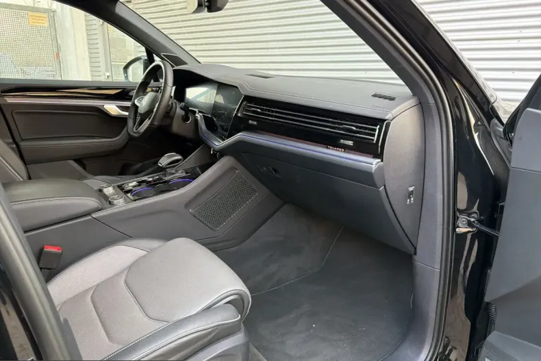 Volkswagen Touareg din 2025 cu 19.942 km - oferta VOL231540 - foto 12