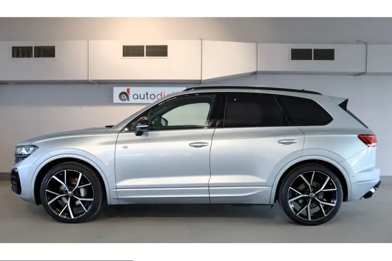 Volkswagen Touareg din 2025 cu 21.842 km - oferta VOL231541 - foto 3