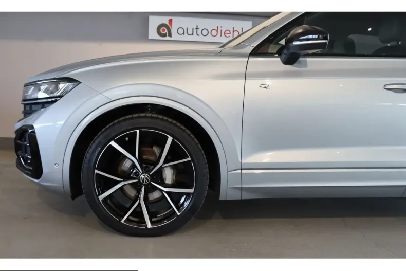 Volkswagen Touareg din 2025 cu 21.842 km - oferta VOL231541 - foto 4