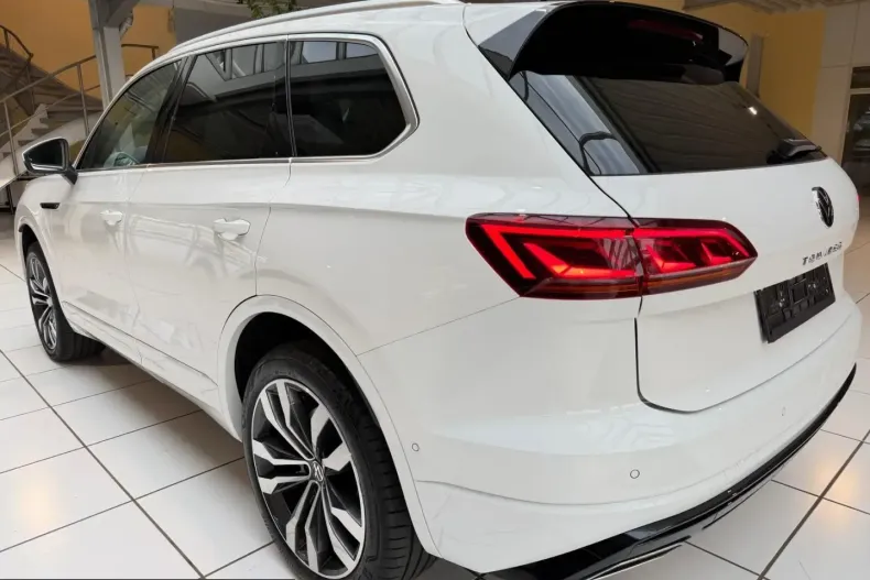 Volkswagen Touareg din 2023 cu 58.583 km - oferta VOL231543 - foto 3