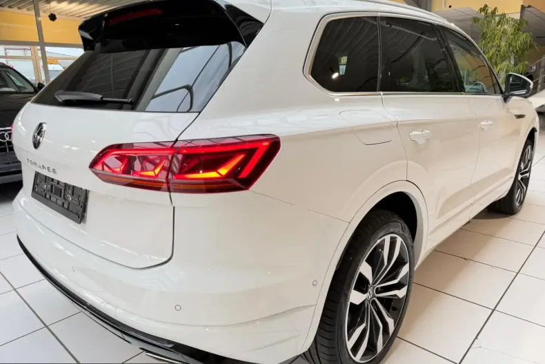 Volkswagen Touareg din 2023 cu 58.583 km - oferta VOL231543 - foto 4