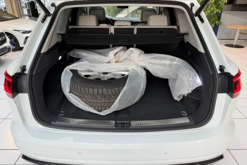 Volkswagen Touareg din 2023 cu 58.583 km - oferta VOL231543 - foto 11