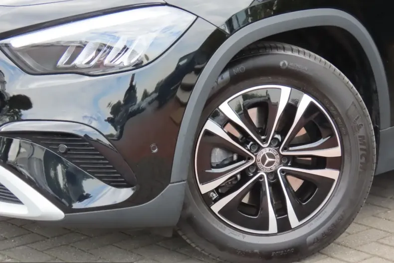 Mercedes-Benz GLA 180 (Clasa GLA) din 2025 cu 28.062 km - oferta MER231570 - foto 9