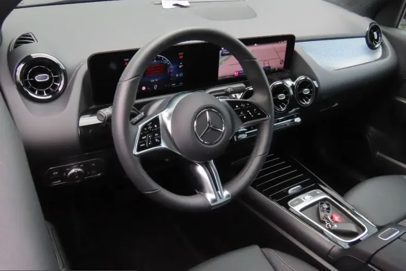 Mercedes-Benz GLA 180 (Clasa GLA) din 2025 cu 28.062 km - oferta MER231570 - foto 13