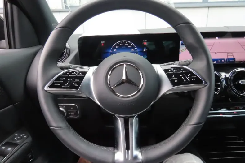 Mercedes-Benz GLA 180 (Clasa GLA) din 2025 cu 28.062 km - oferta MER231570 - foto 15
