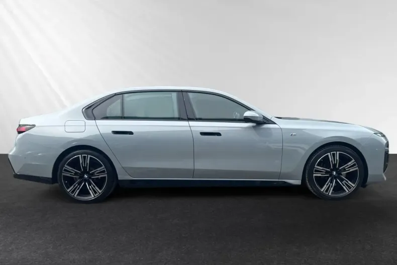 BMW 740 (Seria 7) din 2025 cu 6.700 km - oferta BMW231591 - foto 2