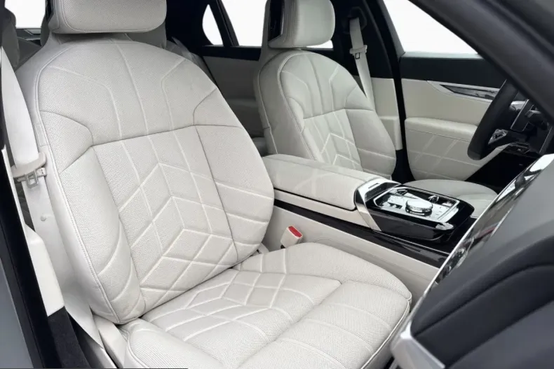 BMW 740 (Seria 7) din 2025 cu 23.548 km - oferta BMW231644 - foto 6