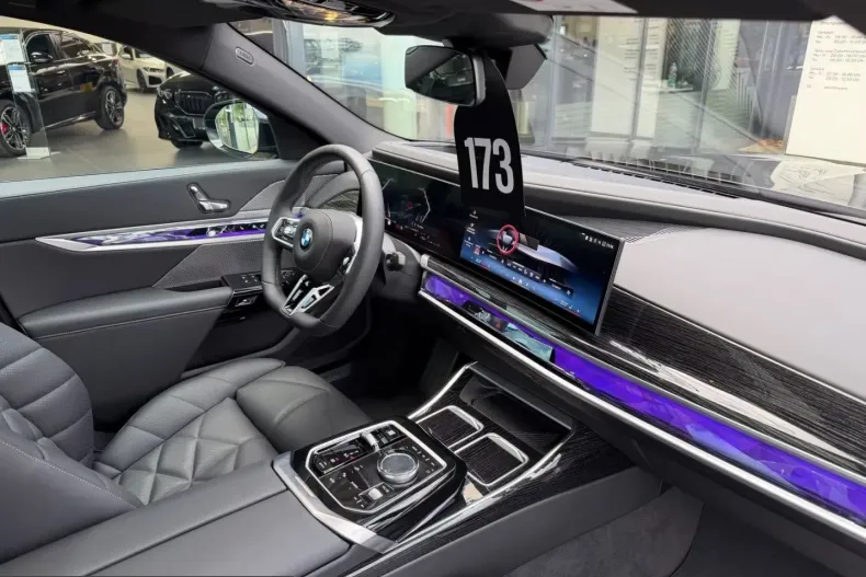 BMW 740 (Seria 7) din 2025 cu 5.052 km - oferta BMW231645 - foto 11