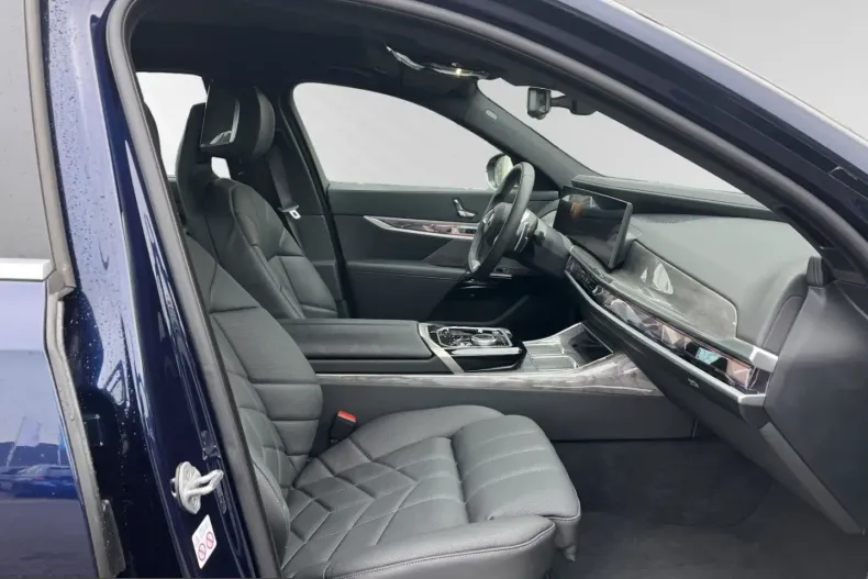 BMW 750 (Seria 7) din 2024 cu 19.150 km - oferta BMW231647 - foto 7