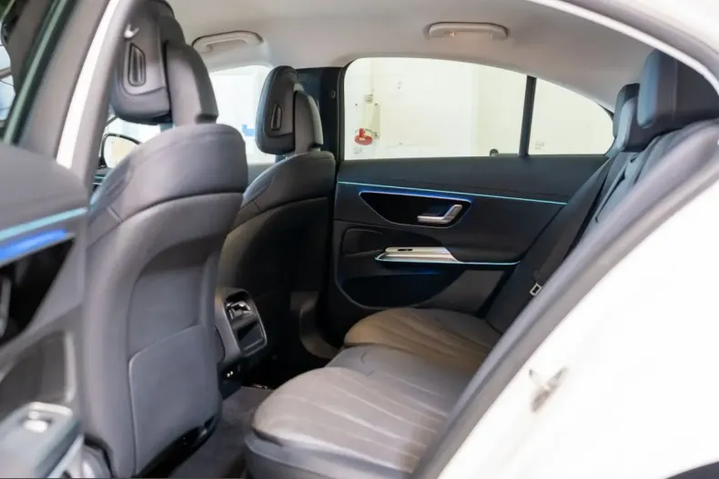 Mercedes-Benz E 220 (Clasa E) din 2025 cu 16.930 km - oferta MER231665 - foto 4
