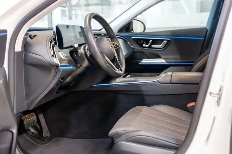 Mercedes-Benz E 220 (Clasa E) din 2025 cu 16.930 km - oferta MER231665 - foto 20