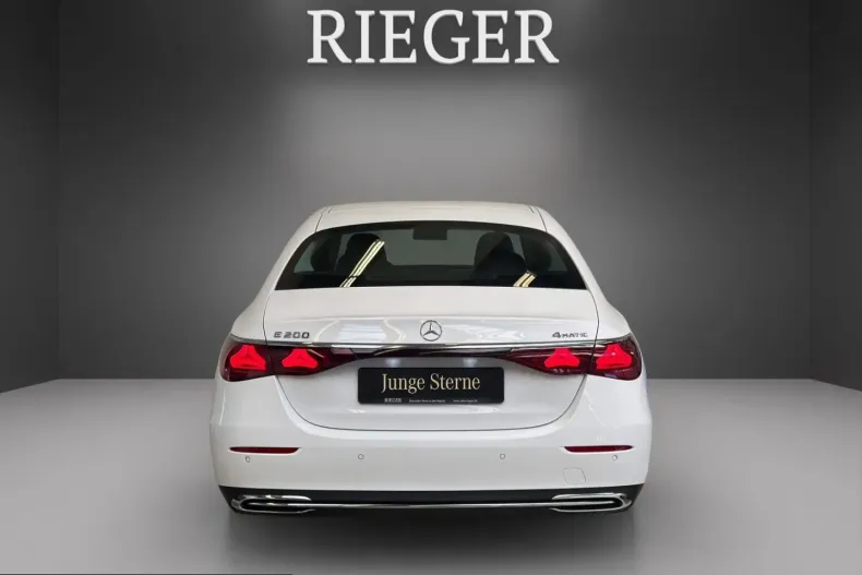 Mercedes-Benz E 200 (Clasa E) din 2024 cu 9.363 km - oferta MER231668 - foto 10