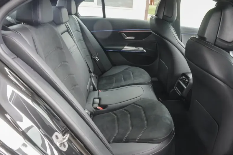 Mercedes-Benz E 300 (Clasa E) din 2024 cu 30.620 km - oferta MER231675 - foto 7