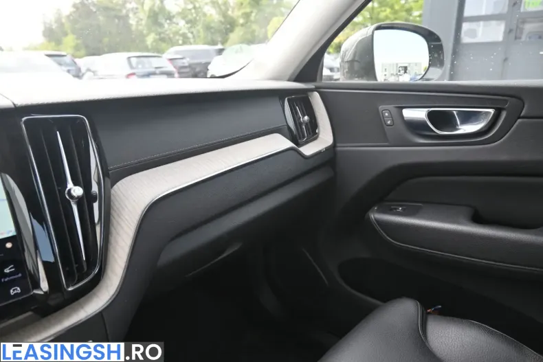 Volvo XC60 din 2022 cu 90.300 km - oferta VOL231709 - foto 21